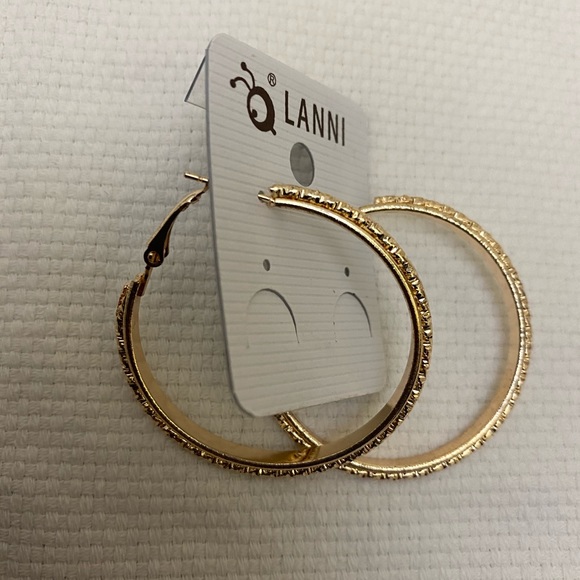 Lanni Gold Pierced Diamond Cut Hoops NWT - Picture 2 of 3